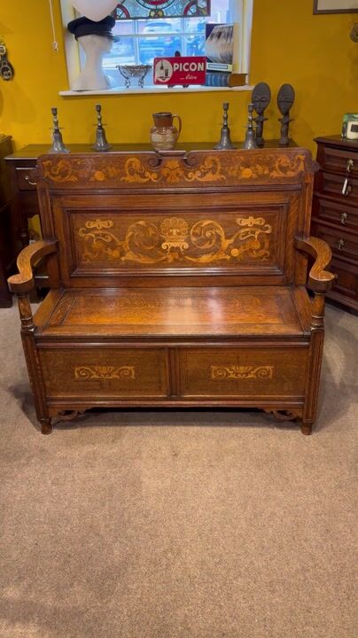 Film of Art Nouveau Inlaid Oak Settle – Inlaid Decorative Bench with Storage