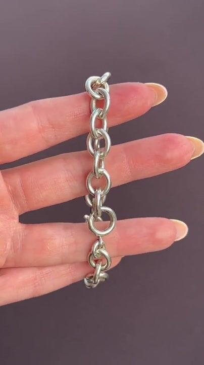 Film of Vintage Sterling Silver Oval Cable Link Bracelet with Bolt Ring | 7.5"