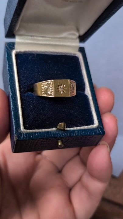 Film of Vintage 9ct Gold Signet Ring, Mans Wedding Band C1966