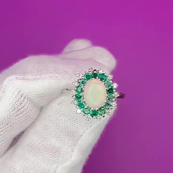 Film of 18ct White Gold Vintage Opal, Emerald and Diamond Cluster Cocktail Ring 5.4g