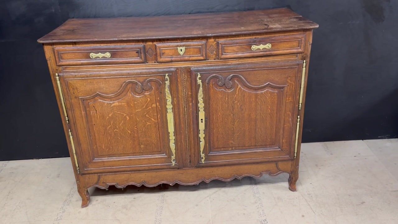 Film of Warm 18th Century French Buffet