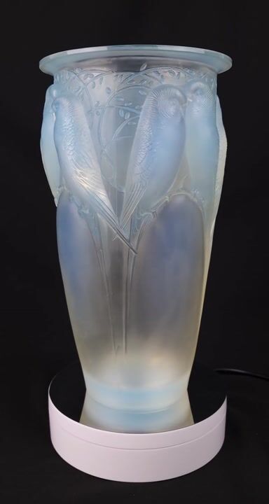 Film of René Lalique Ceylan Vase