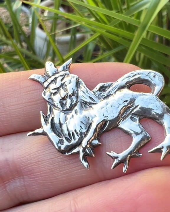 Film of Vintage Crowned Lion Sterling Silver Medieval Style Pilgrimage Brooch