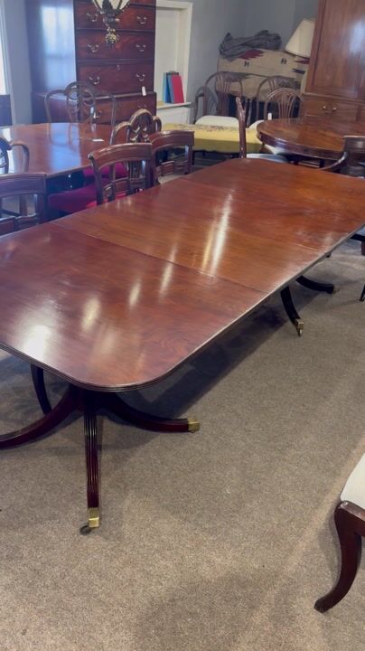 Film of Georgian Style Mahogany Twin‑pillar Dining Table with Leaves