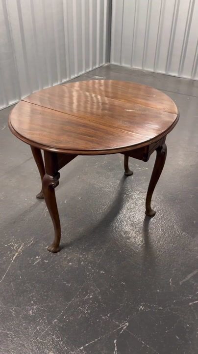 Film of Antique George II Mahogany Oval Drop Leaf Dining Table (Georgian)