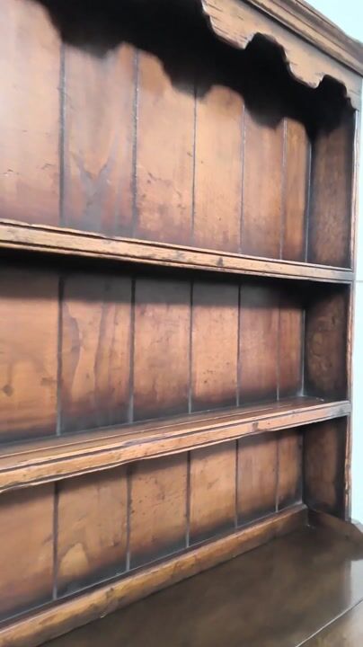 Film of Country Oak Dresser with Plate Rack