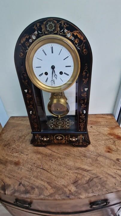 Film of A Regulator Style Mantel Clock