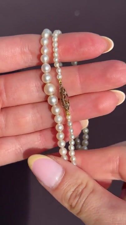 Film of Vintage Graduated Pearl 9ct Gold Strand Beaded Necklace | 16"