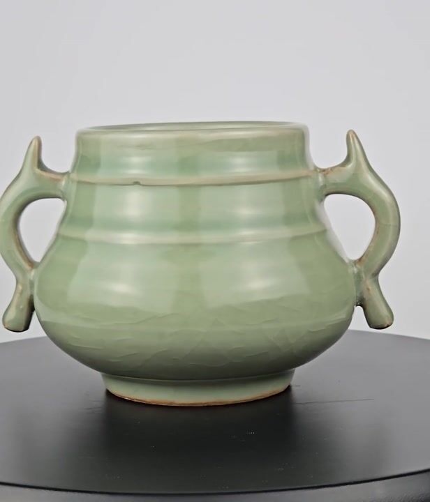 Film of Fine Imperial-taste Guan/ge-type Archaistic Tripod Censer in the Southern Song Style ​Qianlong Period (1736–1795) / 18th Century