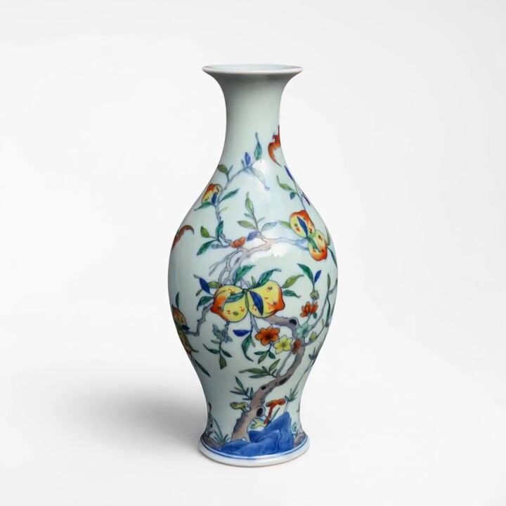 Film of A Fine Famille-rose 'Peach and Bat' Garlic-head Vase
