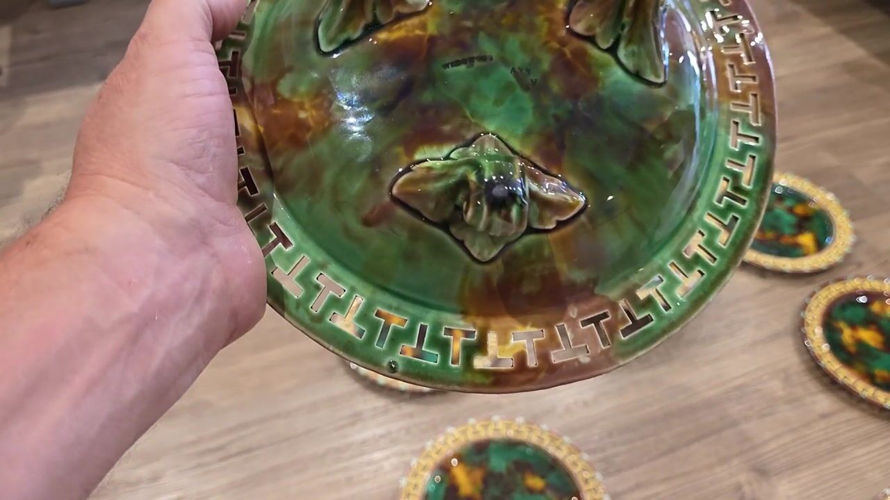 Film of Exceptional 19thc Wedgwood Majolica 10 X Piece Dessert Service