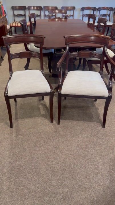 Film of Set of 8 Regency Mahogany Sabre Leg Dining Chairs C.1820