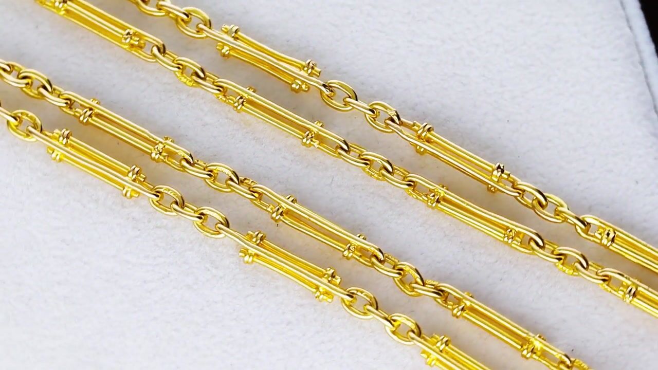 Film of Antique Victorian 18ct Yellow Gold Chain Necklace Circa 1880