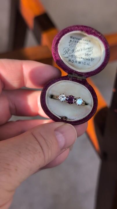 Film of Vintage 18ct Gold Diamond Ruby Ring
