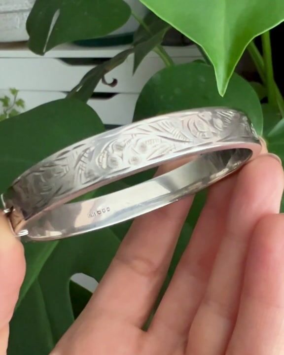 Film of Vintage Charles Horner Sterling Silver Engraved Hinged Bangle