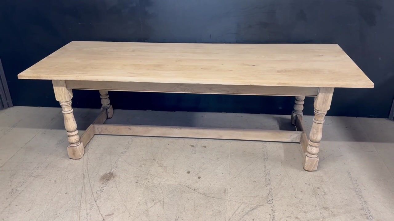 Film of Large Oak Farmhouse Dining Table