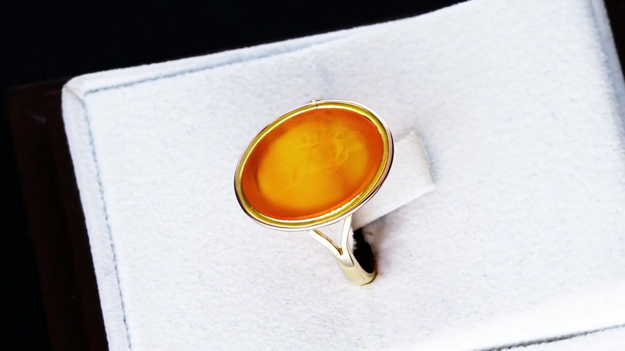 Film of Antique 4.80ct Agate and 9ct Yellow Gold Intaglio Ring Circa 1830