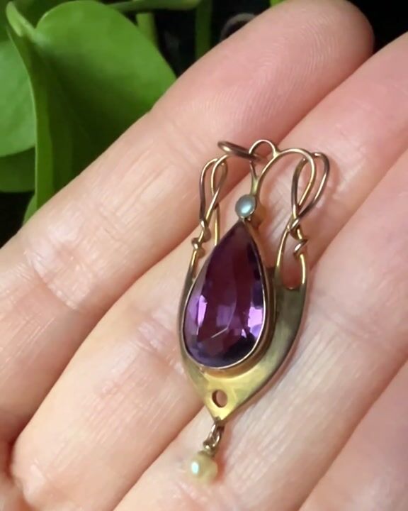 Film of Art Nouveau Jugendstil Gold Amethyst and Pearl Drop Pendant
