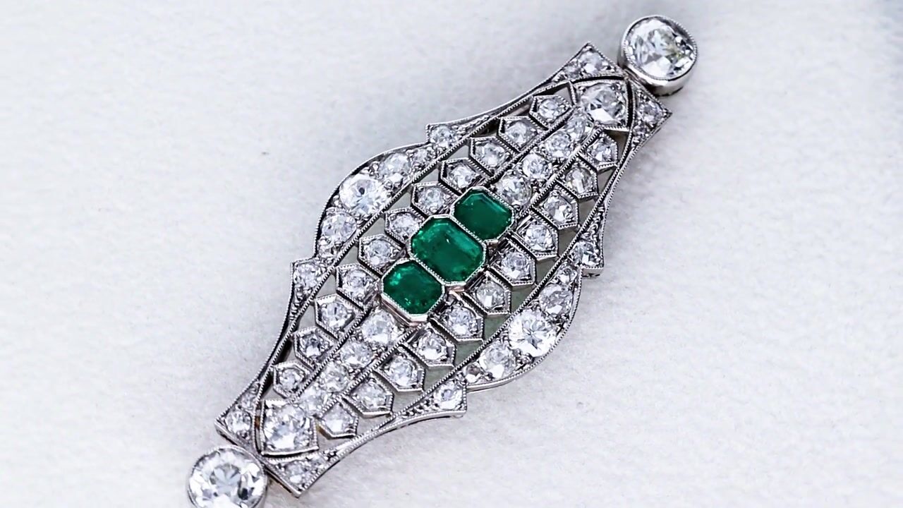 Film of 1.40ct Emerald and 6.20ct Diamond, Platinum Brooch - Art Deco - Antique Circa 1930